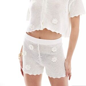 STRADIVARIUS FLORAL CROCHET SHORTS